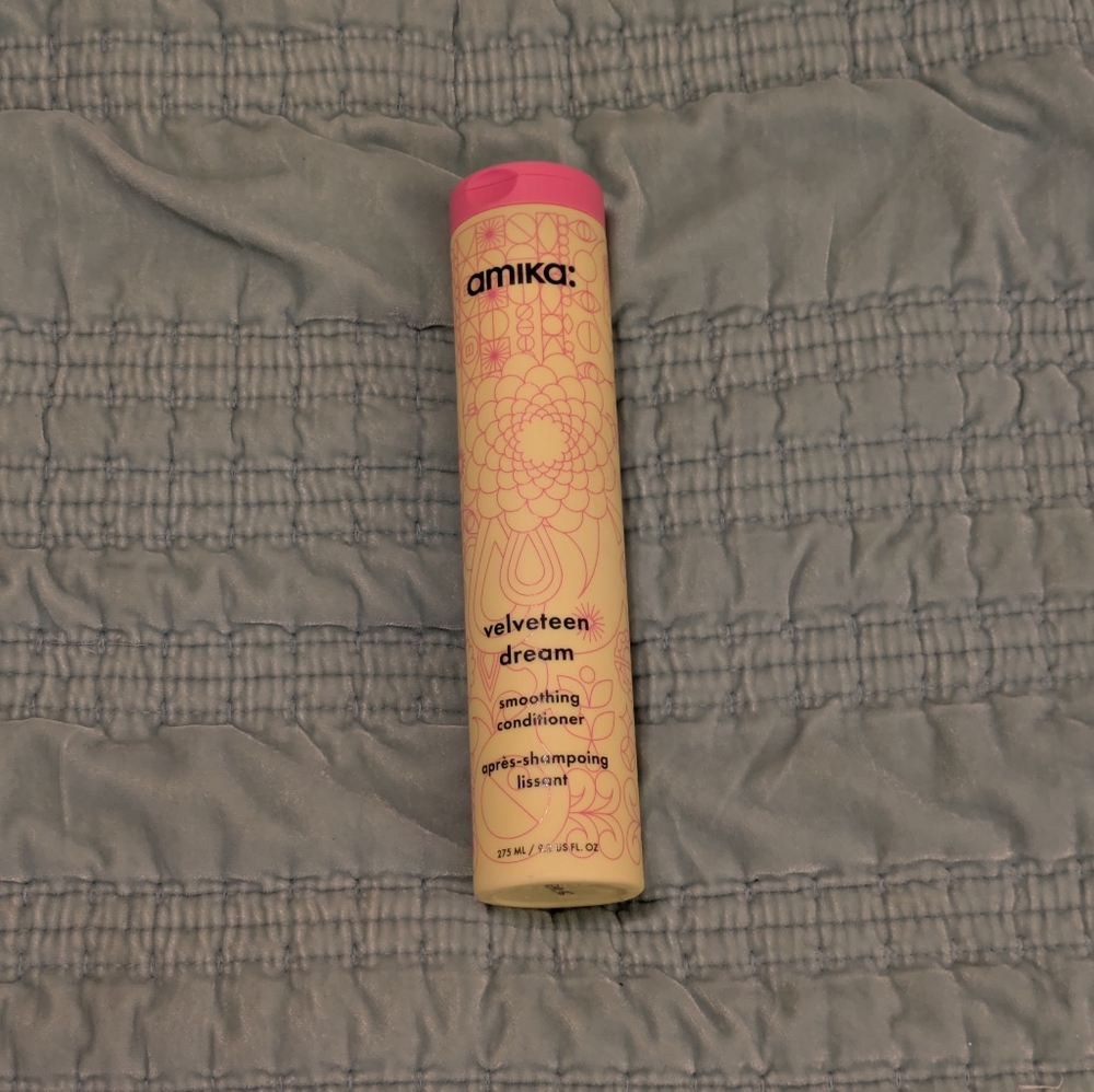 Amika Velveteen Dream smoothing conditioner